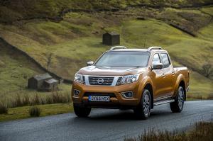 Nissan NP300 Navara Double Cab 2016 года (UK)
